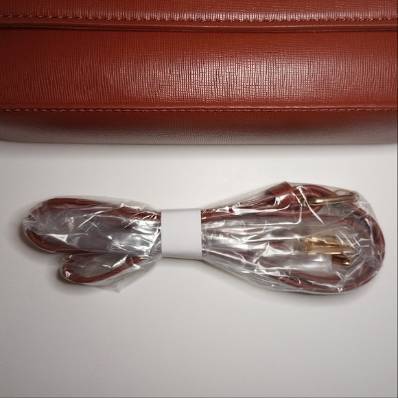 Badgley Mischka Crossbody w/ Bow on Plate Coffee NWT - Picture 5 of 10